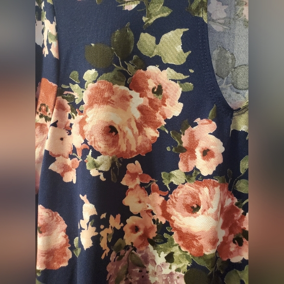 Joe Boxer long sleeve floral top - Picture 3 of 9